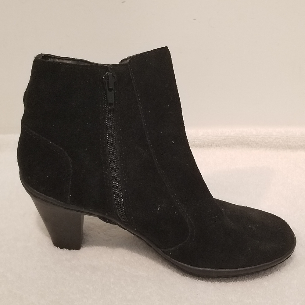 Thredup(PRICE IS FIRM!)Strictly Comfort Heeled Booties - Picture 1 of 10